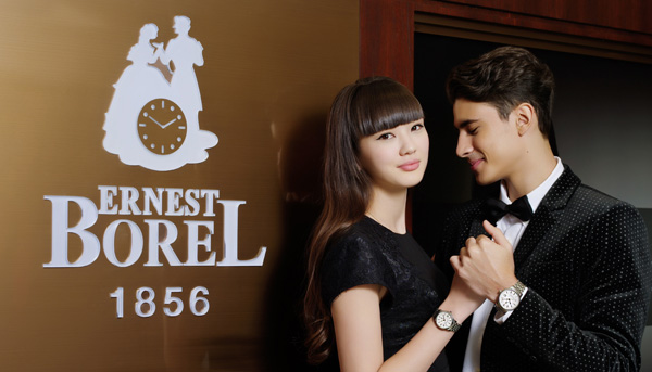 哈薩克排球女神莎賓娜演繹依波路情侶表